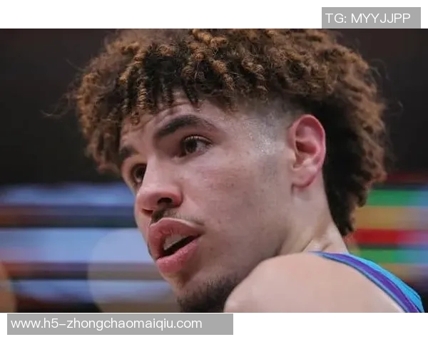 拉梅洛鲍尔因不文明手势被罚款三万五千美元引发热议 拉梅洛鲍尔因不文明手势被罚款三万五千美元引发热议