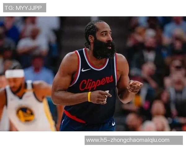 掘金自媒体调侃哈登布劳恩笑容满面快船季后赛大战七场引热议