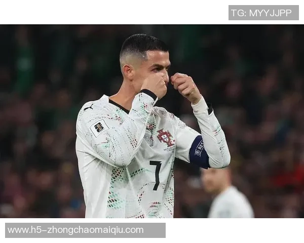 C罗国家队生涯首度染红引发热议球迷对裁判判罚意见不一